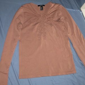 Long sleeve tight fit shirt with tie